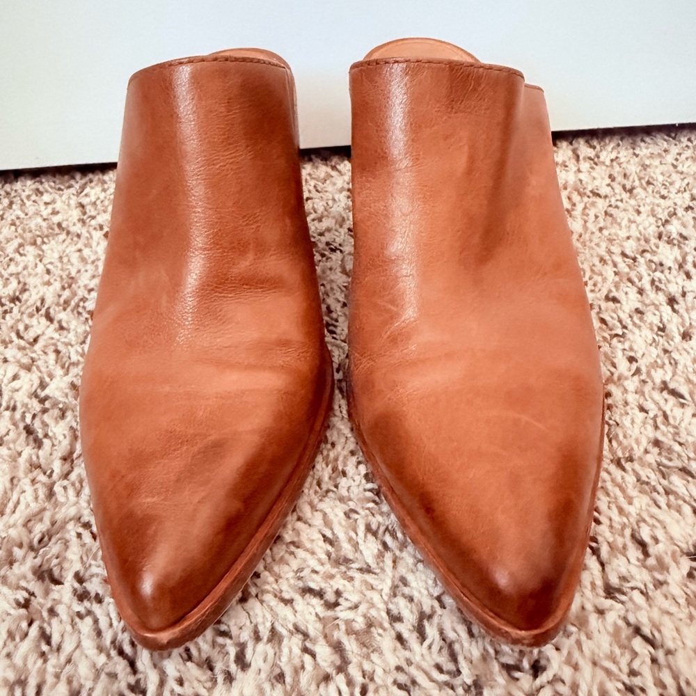 FRYE Slip on Boots 8.5 Tan Like New